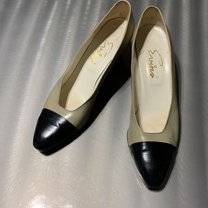 David Evins Bone & Black Classic Spectator Pump Size 9 1/2 AAAA (Extra Narrow)